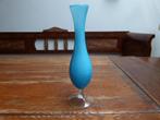 Vintage opaline vaasje in blauw, 25 cm.