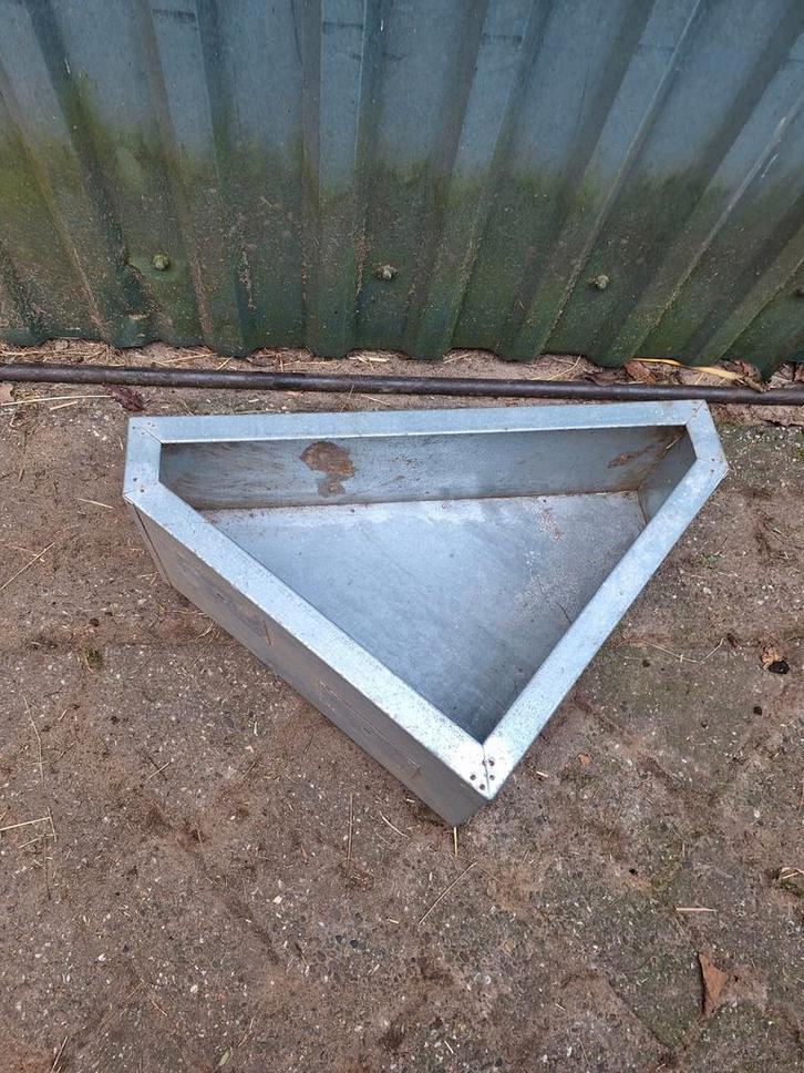 Hoekvoerbak voor paarden, Doe-het-zelf en Verbouw, Glas en Ramen, Gebruikt, Overige typen, Minder dan 80 cm, Minder dan 80 cm