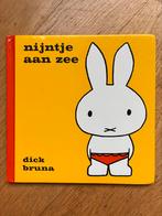 Vintage Nijntje boekje: Nijntje aan zee - Dick Bruna, Ophalen of Verzenden, Zo goed als nieuw, Dick Bruna, 1 tot 2 jaar