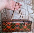 Victoriaans Naaigerei tartanware naaidoos in hand tas vorm, Antiek en Kunst, Verzenden