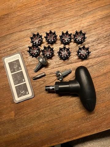 Pulsar 8 Softspikes met sleutel beschikbaar voor biedingen