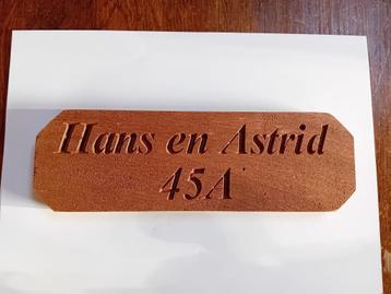 Mahonie houten Naambordjes onbehandeld beschikbaar voor biedingen