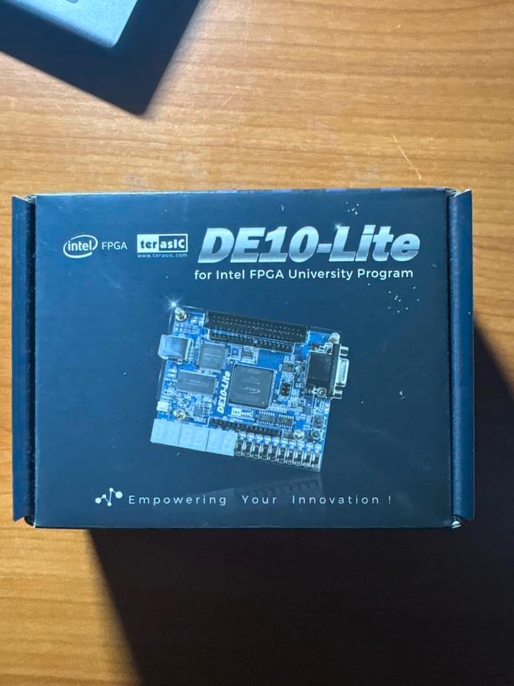 Intel FPGA DE10-Lite Development Board, Computers en Software, Barebones, Zo goed als nieuw, Ophalen of Verzenden