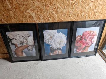 3 fotolijsten-drieluik met bloemenvrouwen beschikbaar voor biedingen