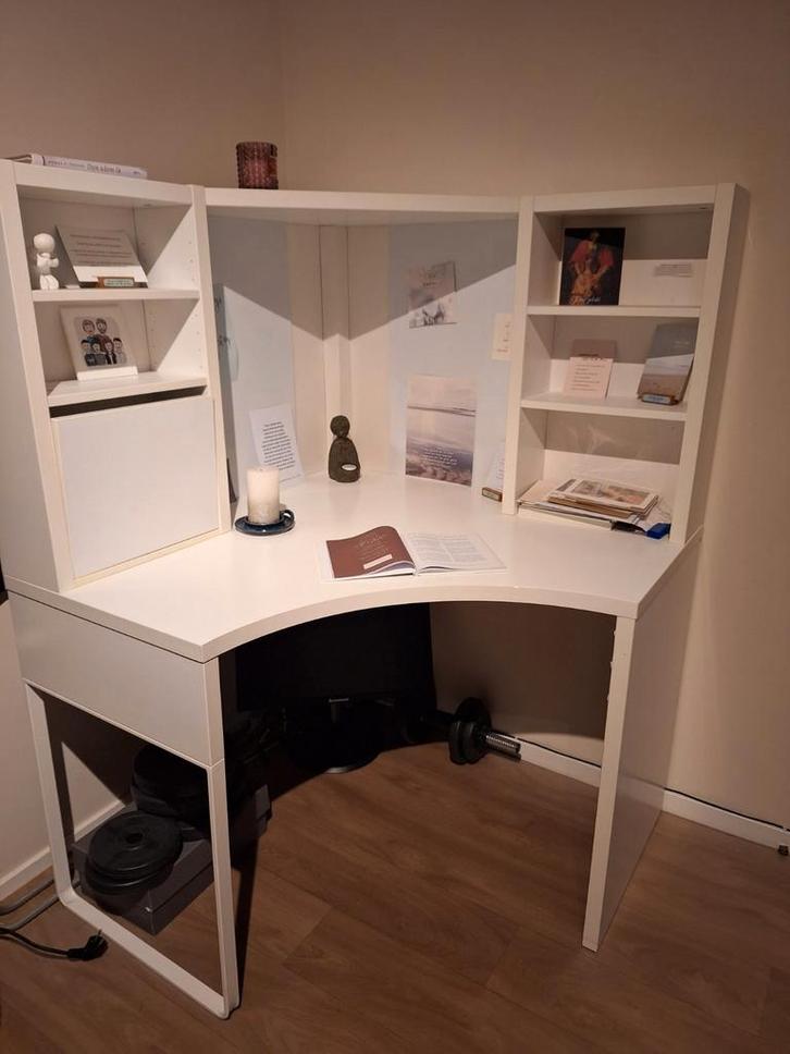 Ikea hoekbureau wit en zwart MICKE, Huis en Inrichting, Bureaus, Zo goed als nieuw, Bureau, Ophalen