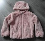 Heerlijk zachte roze (tussen) jas met capuchon maat 128, Ophalen of Verzenden, Zo goed als nieuw, Meisje, Jas