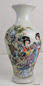 Chines vaas versierd met afbeeldingen dames, Ophalen