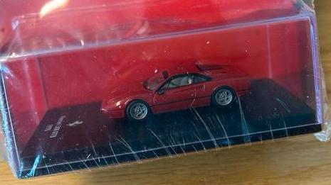 Ferrari 308 GTB (1975), Ferrari GT collectie 1/64, nieuw, Hobby en Vrije tijd, Modelauto's | Overige schalen, Nieuw, Auto, Ophalen of Verzenden