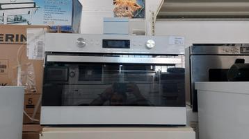 Witte inbouw magnetron  beschikbaar voor biedingen