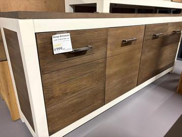 hoog dressoir  beschikbaar voor biedingen