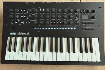 Korg Minilogue XD met flightcase & stofkap! Topstaat beschikbaar voor biedingen