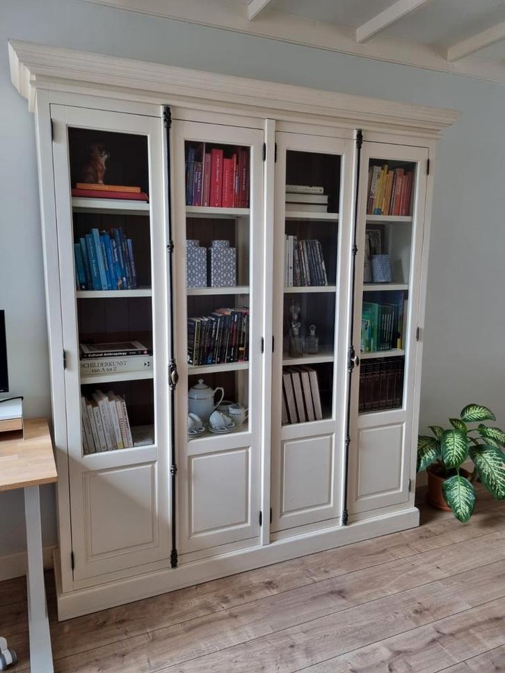 Vitrinekast / buffetkast met espagnolet sluiting, Huis en Inrichting, Kasten | Vitrinekasten, Gebruikt, 200 cm of meer, 150 tot 200 cm