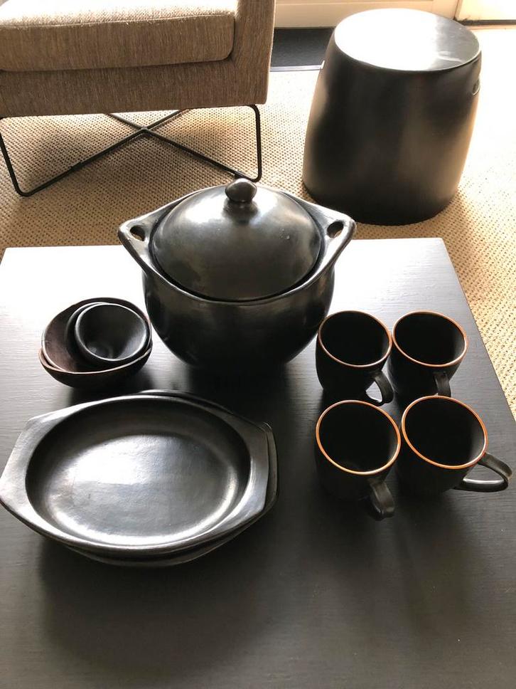 NIEUW 4 zwarte mokken, Huis en Inrichting, Keuken | Servies, Nieuw, Kop(pen) en/of Schotel(s), Effen, Aardewerk, Ophalen of Verzenden