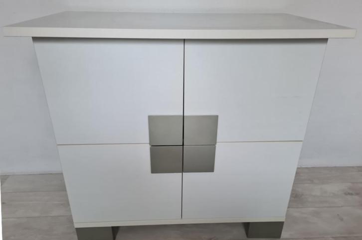 Mooie witte commode, Kinderen en Baby's, Kinderkamer | Commodes en Kasten, Zo goed als nieuw, Commode, 90 tot 105 cm, 100 cm of meer