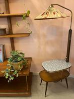 Vintage staandelamp midcentury vloerlamp met tafeltje., Huis en Inrichting, Lampen | Vloerlampen, Ophalen, Minder dan 100 cm