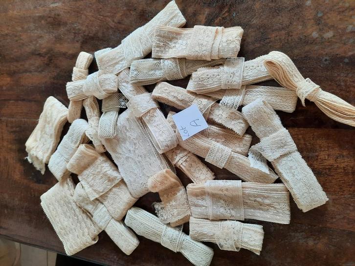 Lot A Frans Antiek kant 22,50 €, Antiek en Kunst, Curiosa en Brocante, Ophalen of Verzenden