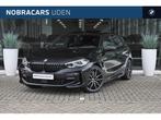 BMW 1 Serie 118i M Sport Automaat / Panoramadak / Sportstoel, 65 €/maand, Gebruikt, Met garantie (alle), Zwart