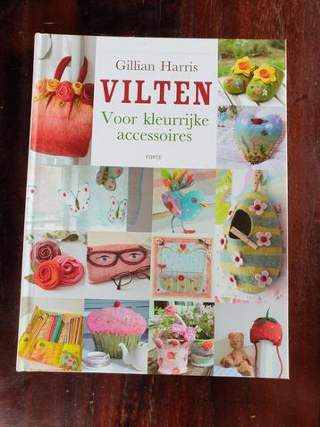 Vilten. Gillian Harris.  Voor Kleurrijke accessoires. Nieuw.