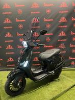 Vespa Sprint 2018 Brom! Black on Black Full Option Garantie!, Fietsen en Brommers, Scooters | Vespa, Overige modellen, Ophalen of Verzenden