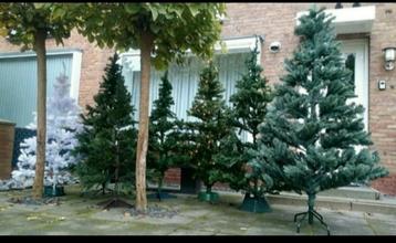 Kunstkerstboom diverse volle kerstbomen VANAF 10,- euro beschikbaar voor biedingen