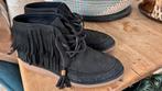 Mooie zwarte UGS met fringe! Maat 36., Kleding | Dames, Schoenen, Ophalen of Verzenden, Zo goed als nieuw, Zwart