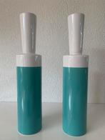 Twee vazen turquoise en wit, Wit, Aardewerk of Porselein, Ophalen of Verzenden, Zo goed als nieuw