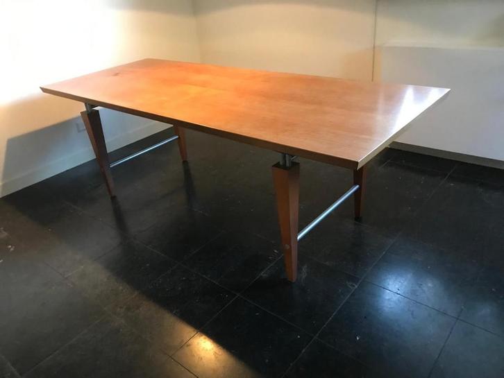 TeKoop Eettafel , kersen fineer Frans Design: Ligne Roset, Huis en Inrichting, Tafels | Eettafels, Gebruikt, 100 tot 150 cm, 150 tot 200 cm
