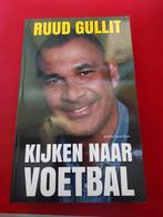 GESIGNEERD Kijken naar voetbal. Ruud Gullit.  2016, Ophalen of Verzenden, Zo goed als nieuw, Balsport
