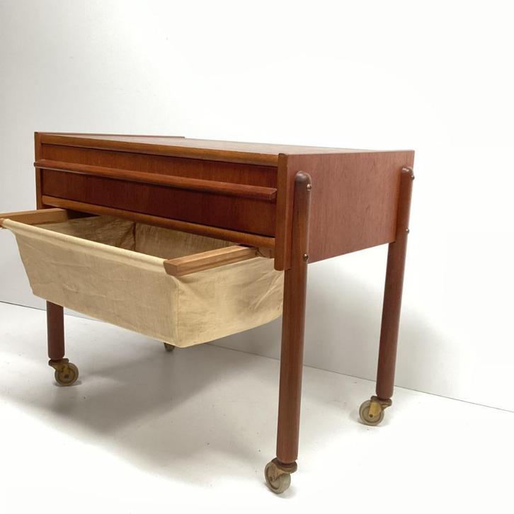 Bijzettafel, Deens teak jaren 70, Huis en Inrichting, Fauteuils, Gebruikt, Hout, Stof, Minder dan 50 cm, Minder dan 75 cm, Ophalen of Verzenden