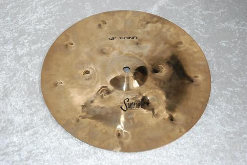 NIEUW!  Soultone Heavy hammering china bekken 388gr 12 inch, Muziek en Instrumenten, Instrumenten | Onderdelen, Nieuw, Drums of Percussie