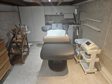 FOR RENT
Treatment room In Amsterdam beschikbaar voor biedingen