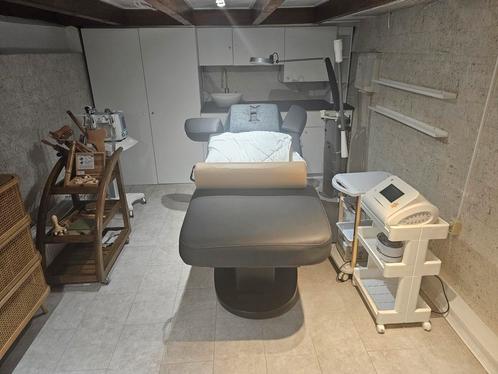FOR RENT
Treatment room In Amsterdam, Huis en Inrichting, Stoelen, Zo goed als nieuw, Eén, Ophalen of Verzenden
