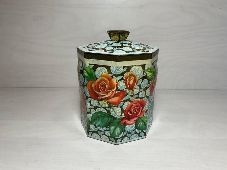 Vintage achthoekig koekblik blik met rozen, Verzamelen, Blikken, Gebruikt, Koek(jes), Ophalen of Verzenden