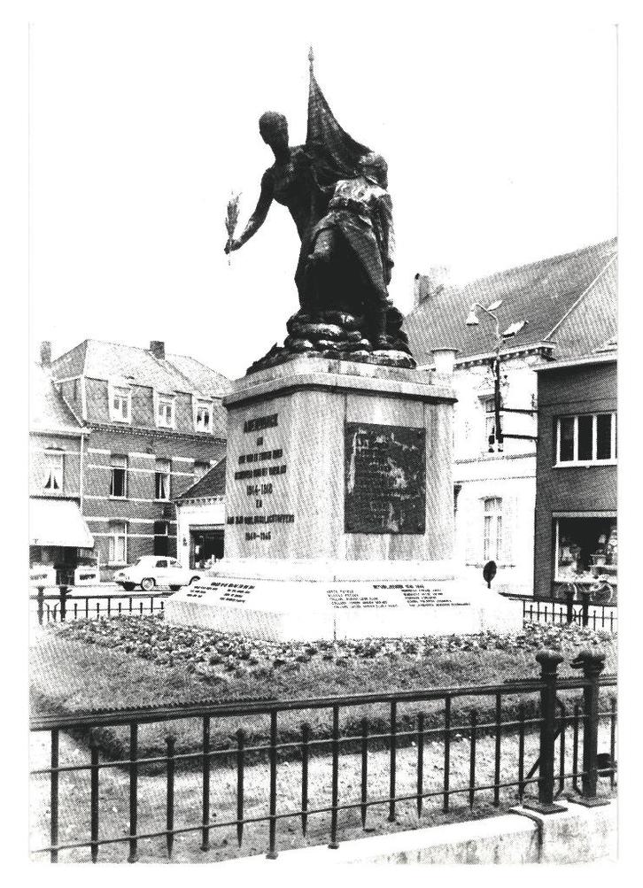 987471	Arendonk	jr 60 70 Oorlogsgedenkteken	Nette oude kaart, Verzamelen, Ansichtkaarten | België, Ongelopen, Antwerpen, 1960 tot 1980