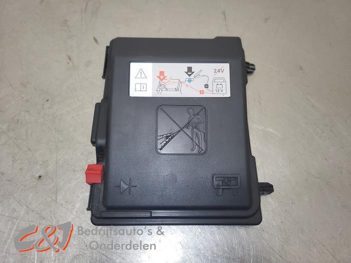 Zekeringkast van een Opel Vivaro, Auto-onderdelen, Elektronica en Kabels, Opel, Gebruikt, 3 maanden garantie, Ophalen of Verzenden