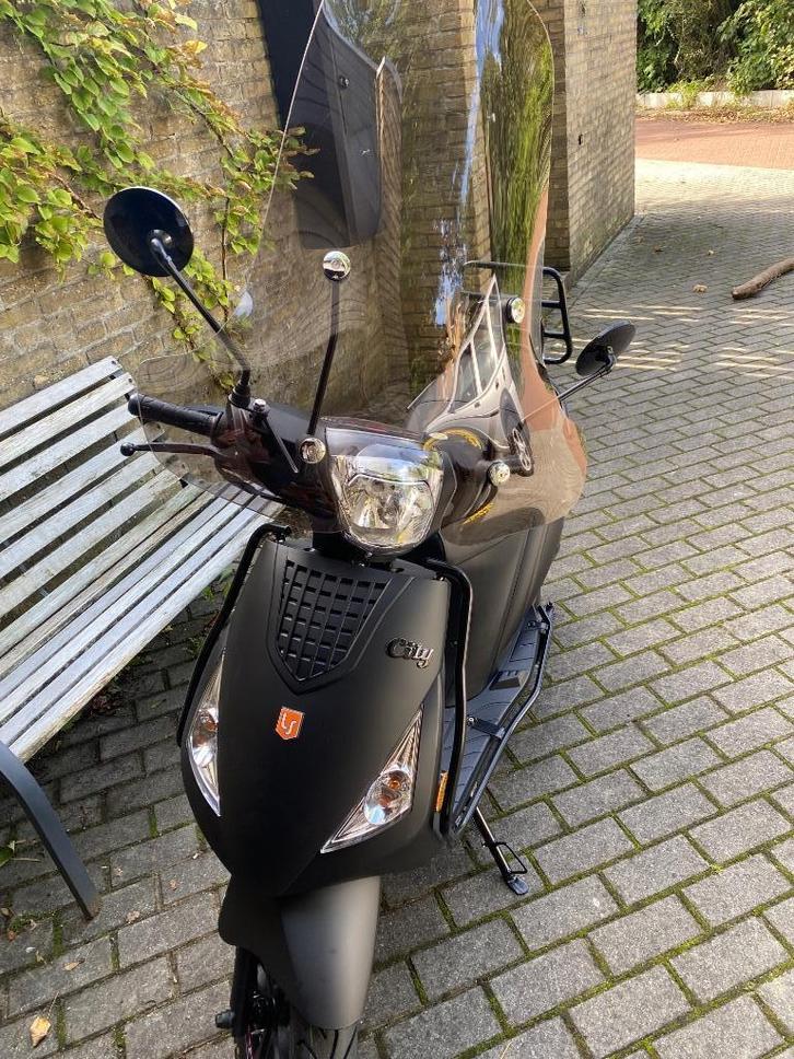 Te koop nieuwe La Souris scooter € 1100,-, Fietsen en Brommers, Snorfietsen en Snorscooters, Nieuw, Overige merken, Benzine, Ophalen