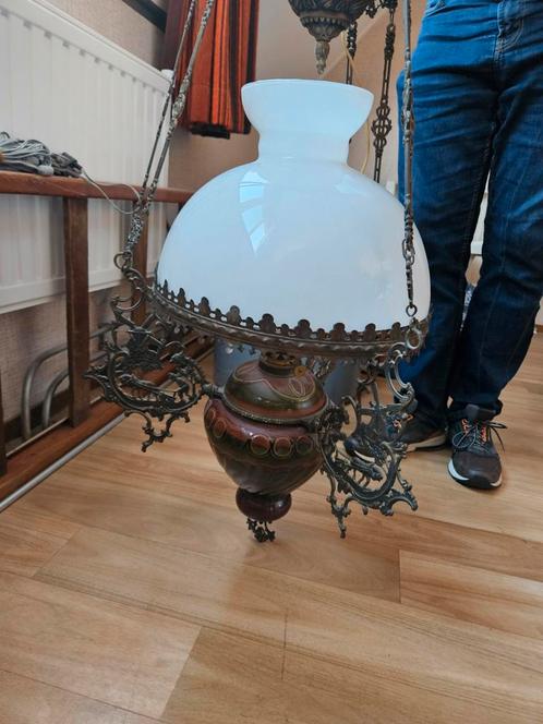 Antieke Hanglamp met Melkglas Kap, Huis en Inrichting, Lampen | Hanglampen, Gebruikt, 50 tot 75 cm, Glas, Metaal, Ophalen