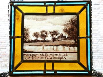 Glas in lood met spreuk vredzaam plekje mijner jeugd vol ... beschikbaar voor biedingen