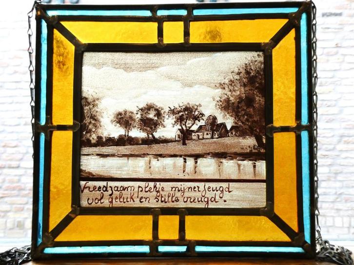 Glas in lood met spreuk vredzaam plekje mijner jeugd vol ..., Antiek en Kunst, Curiosa en Brocante, Ophalen of Verzenden