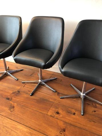Set van 4 vintage kuipstoelen in perfecte staat. beschikbaar voor biedingen