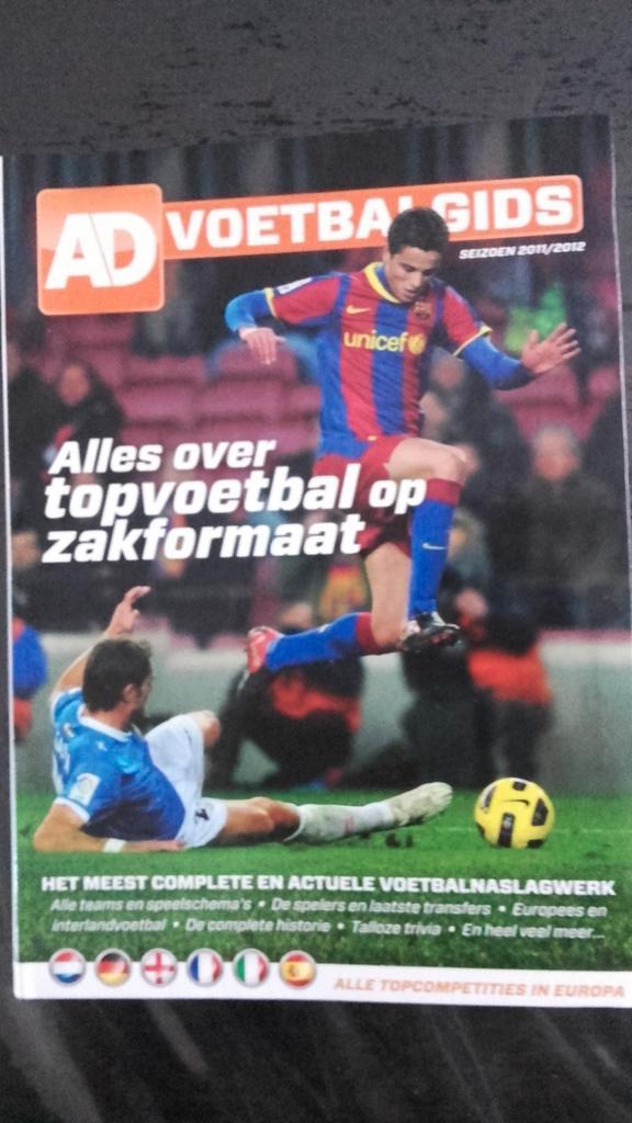 AD Voetbalgidsen, Boeken, Sportboeken, Nieuw, Balsport, Ophalen of Verzenden