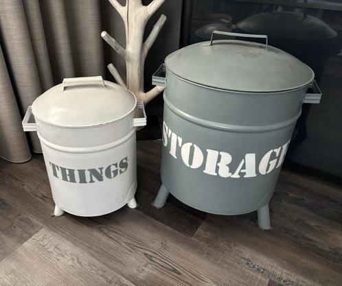 Stapelgoed Stalen tonnen met tekst en deksel, Kinderen en Baby's, Kinderkamer | Inrichting en Decoratie, Zo goed als nieuw, Overige typen