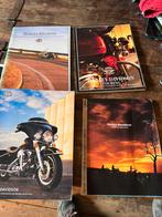 3 oudere accessoires boeken en oudere folder Harley Davidson, Ophalen of Verzenden, Zo goed als nieuw