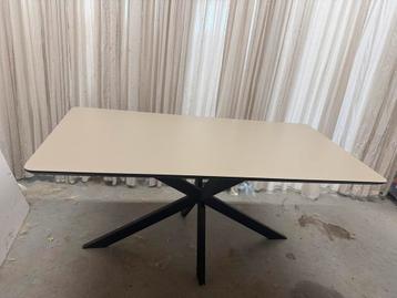 Beige eettafel 160 x 80 cm beschikbaar voor biedingen