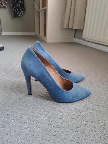 Blauwe suede pumps maat 40 beschikbaar voor biedingen