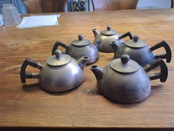 5 Kleine theepotjes. IJzer. "Thieme"s Echte Thee" beschikbaar voor biedingen