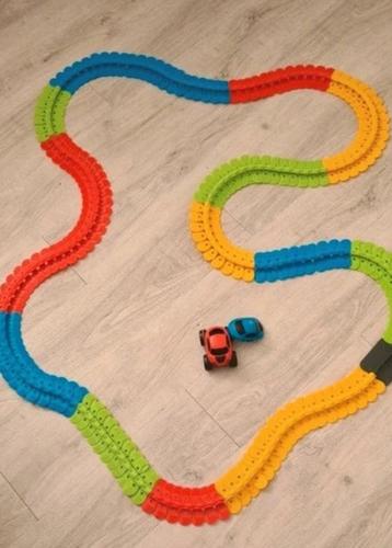 Supersnelle flexibele racebaan beschikbaar voor biedingen