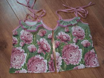 Tweeling meisjes bloemen topjes maat 116. beschikbaar voor biedingen