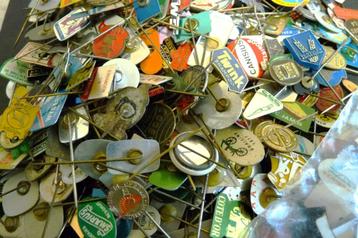 Veel speldjes, pins. Veel verschillende merken beschikbaar voor biedingen