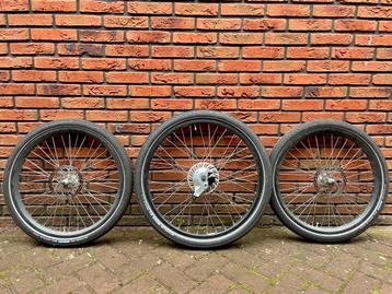 3 zwarte fietswielen met band (Schwalbe Big Apple) beschikbaar voor biedingen